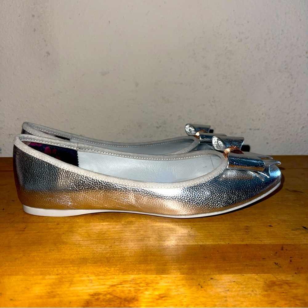 Ted Baker Bow Ballet Flat Shoes Women’s Size 6 Silver Metallic Rose Gold - Picture 1 of 10